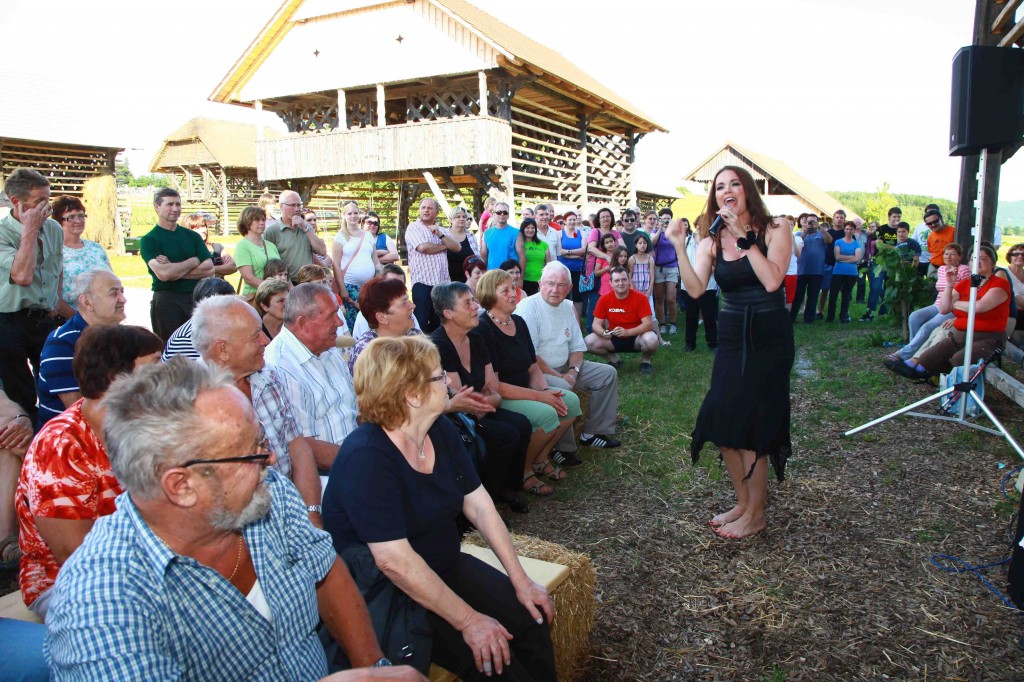 Rebeka Dremelj_V DEZELI KOZOLCEV_foto_Franc Pepelnak